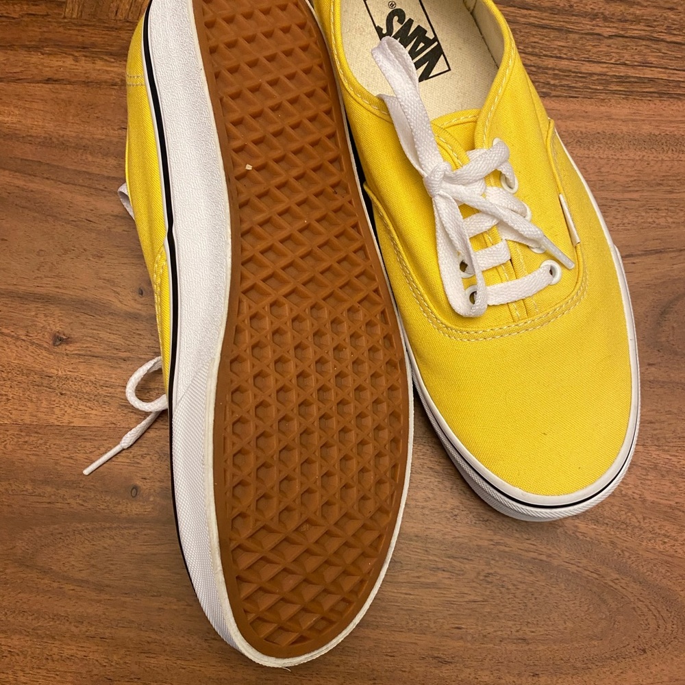 Van’s unisex yellow skate shoes — never used